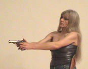 BDSM CLIP - Screenshot aus Lady Hermina - Pistole